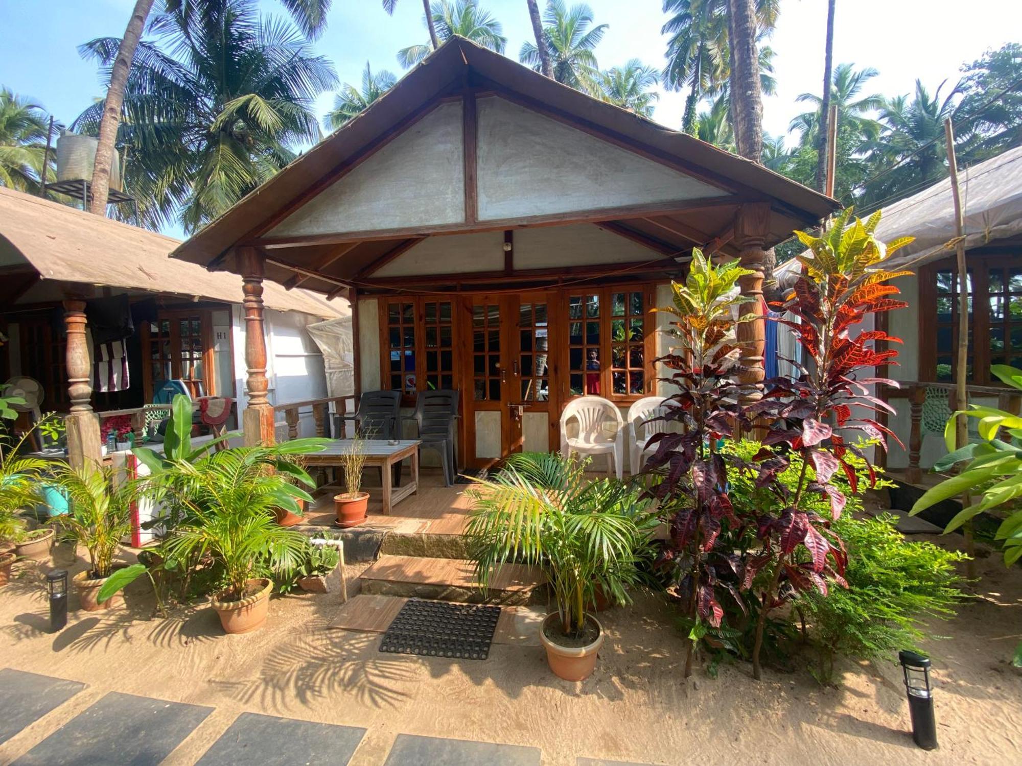 帕罗林 Tropical Bay旅舍 外观 照片