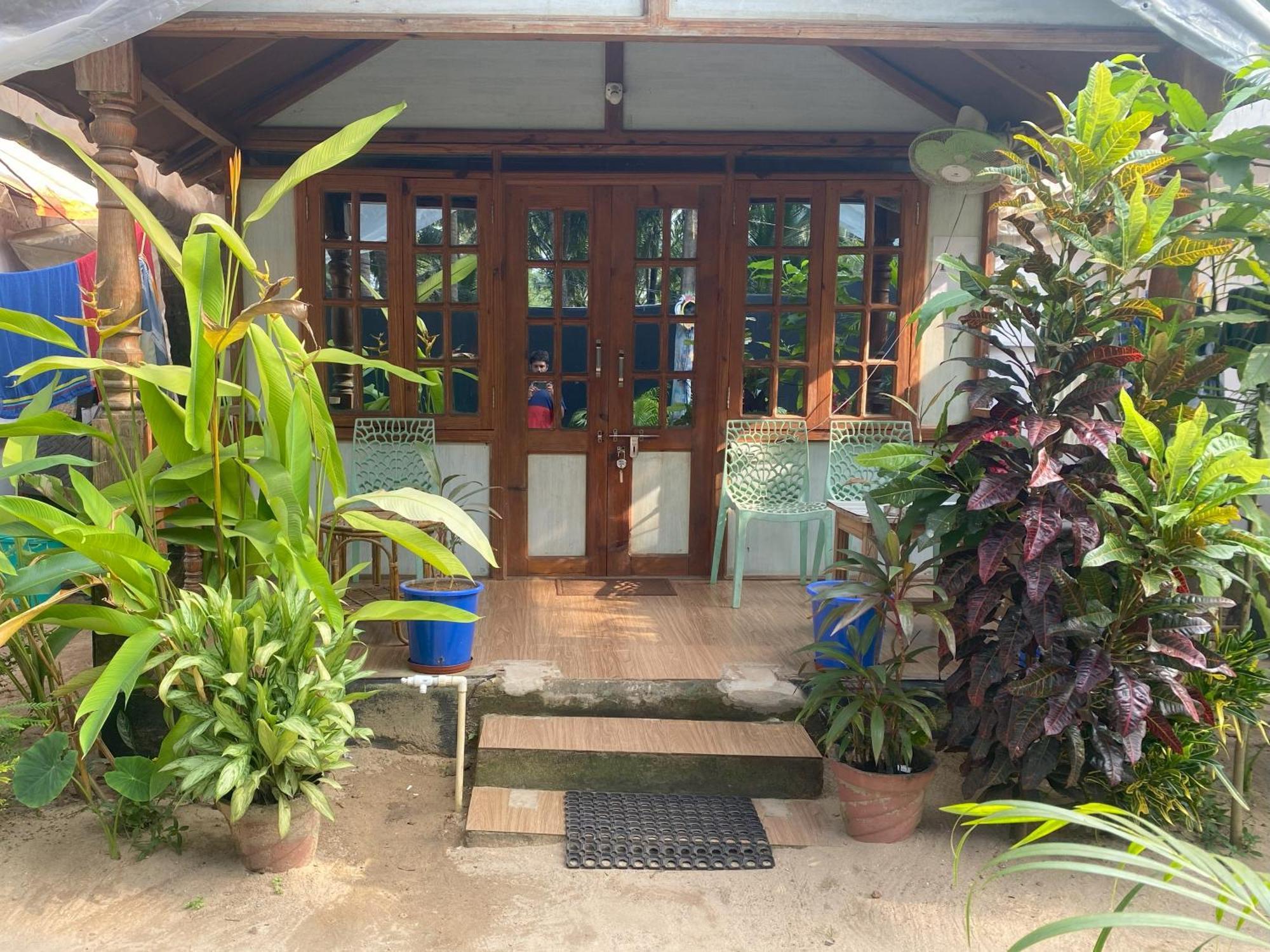 帕罗林 Tropical Bay旅舍 外观 照片