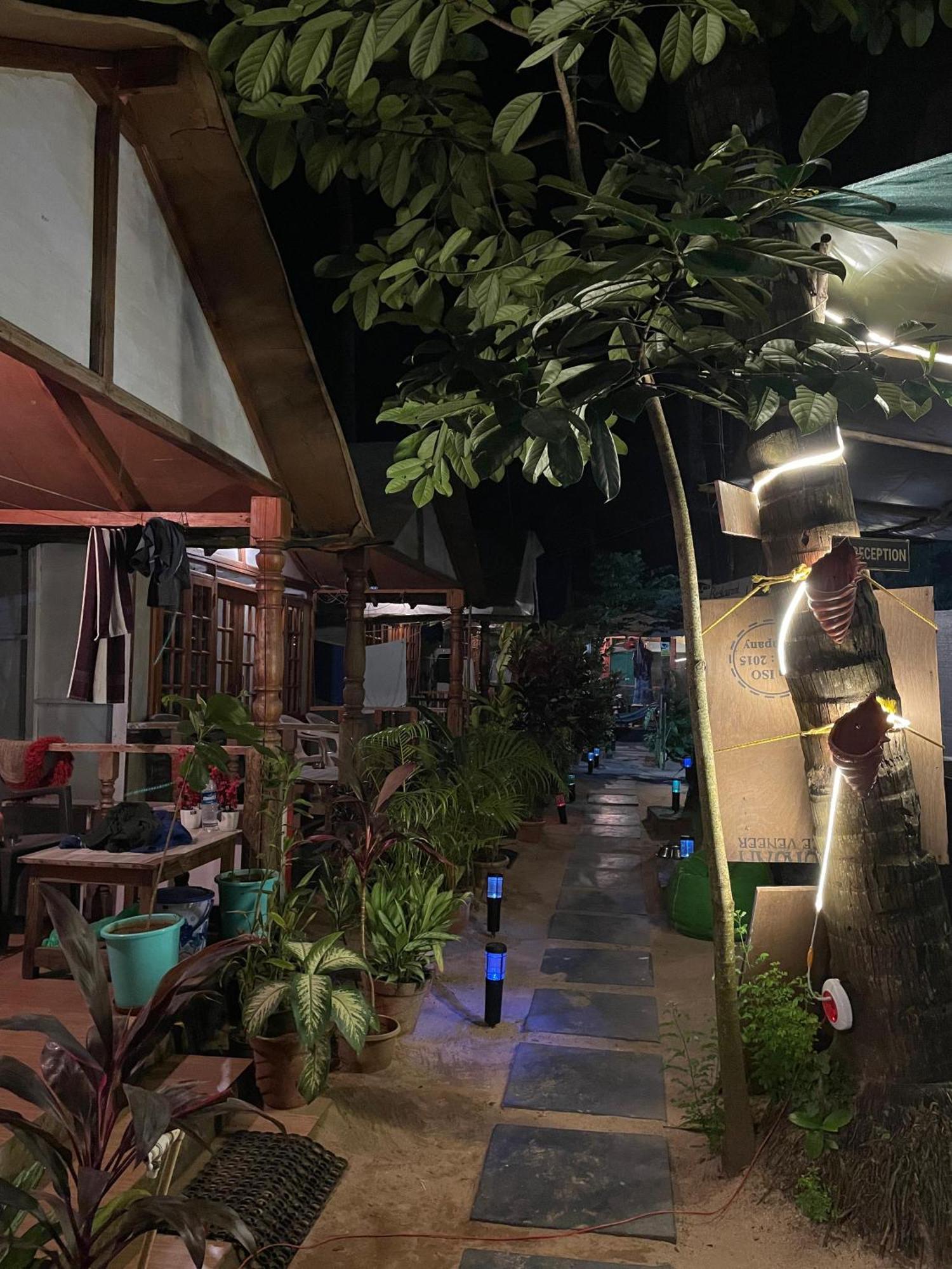 帕罗林 Tropical Bay旅舍 外观 照片