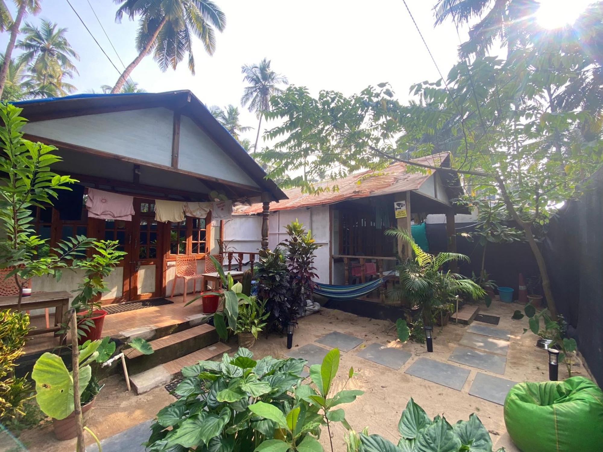 帕罗林 Tropical Bay旅舍 外观 照片